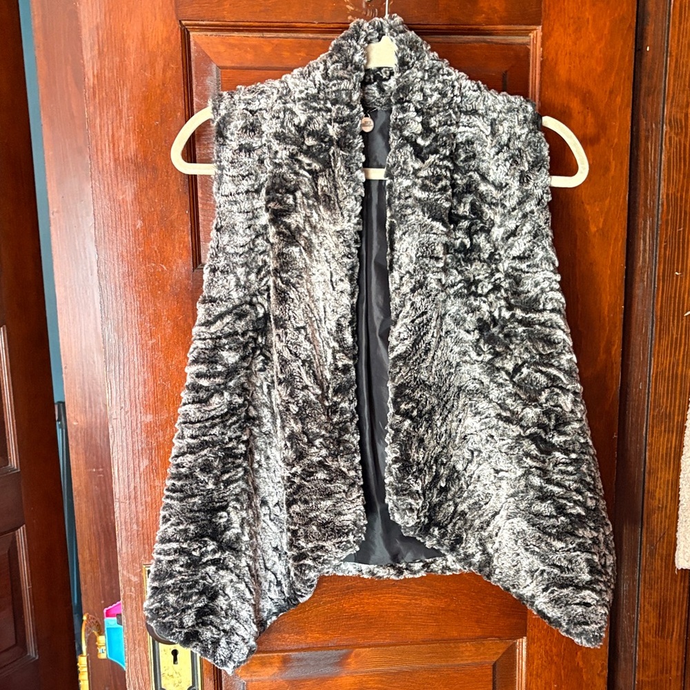 BKE Faux Fur Draped Vest - Black and Gray